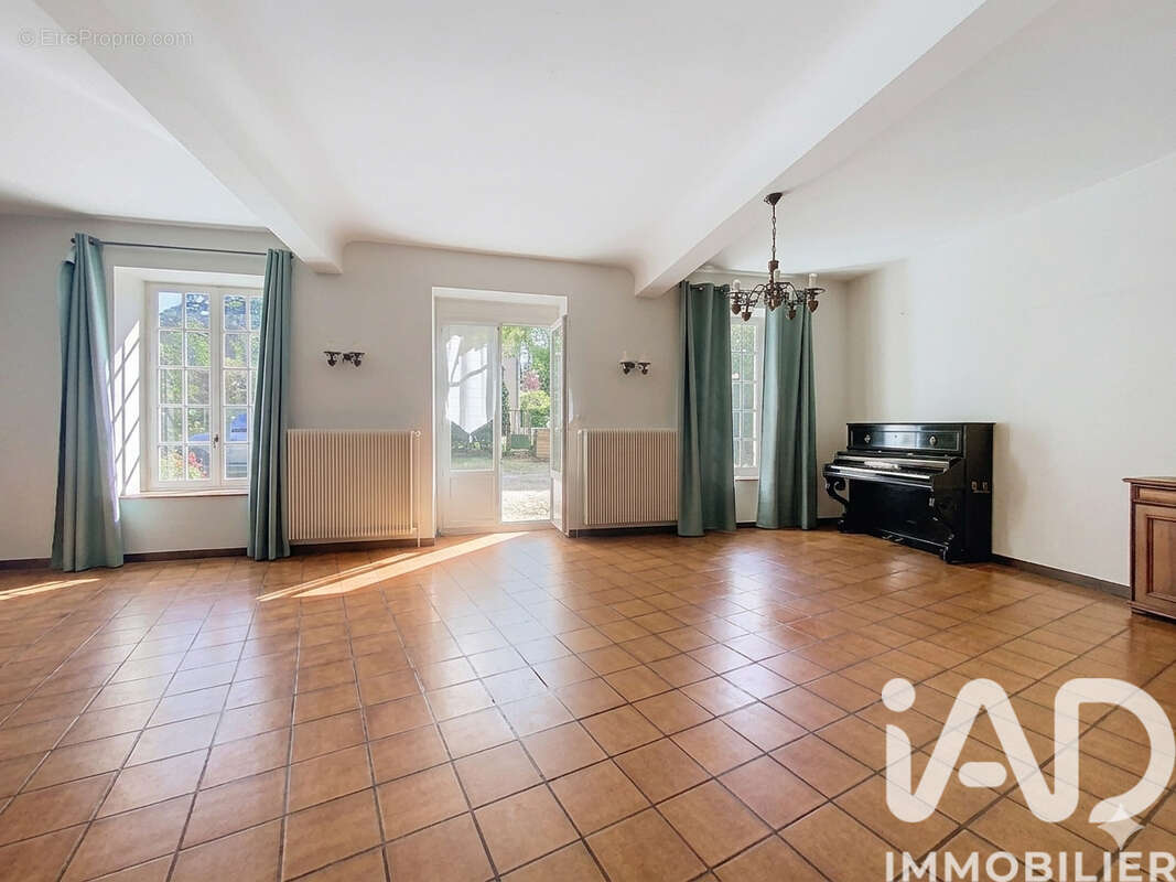 Photo 2 - Maison à SAINT-GENIS-LAVAL