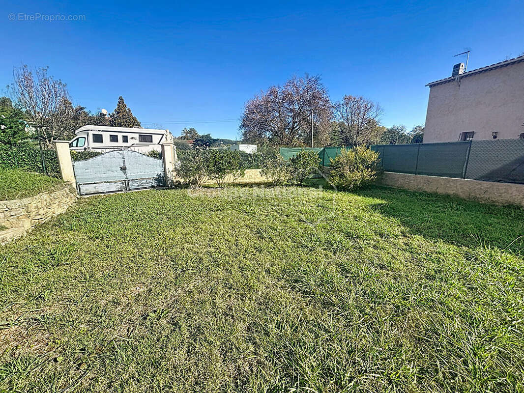 Appartement à PEGOMAS