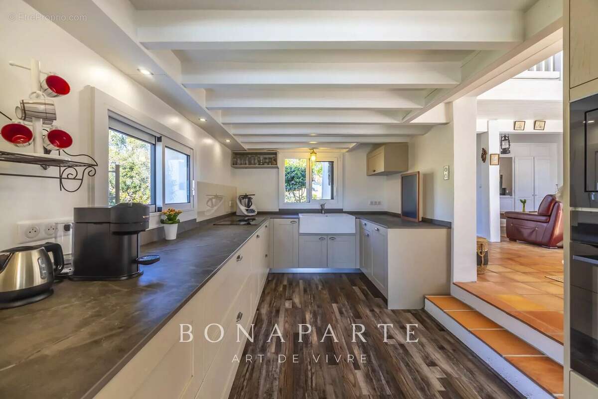 Saint-jean-de-luz - propriete avec piscine et annexe - photo 8