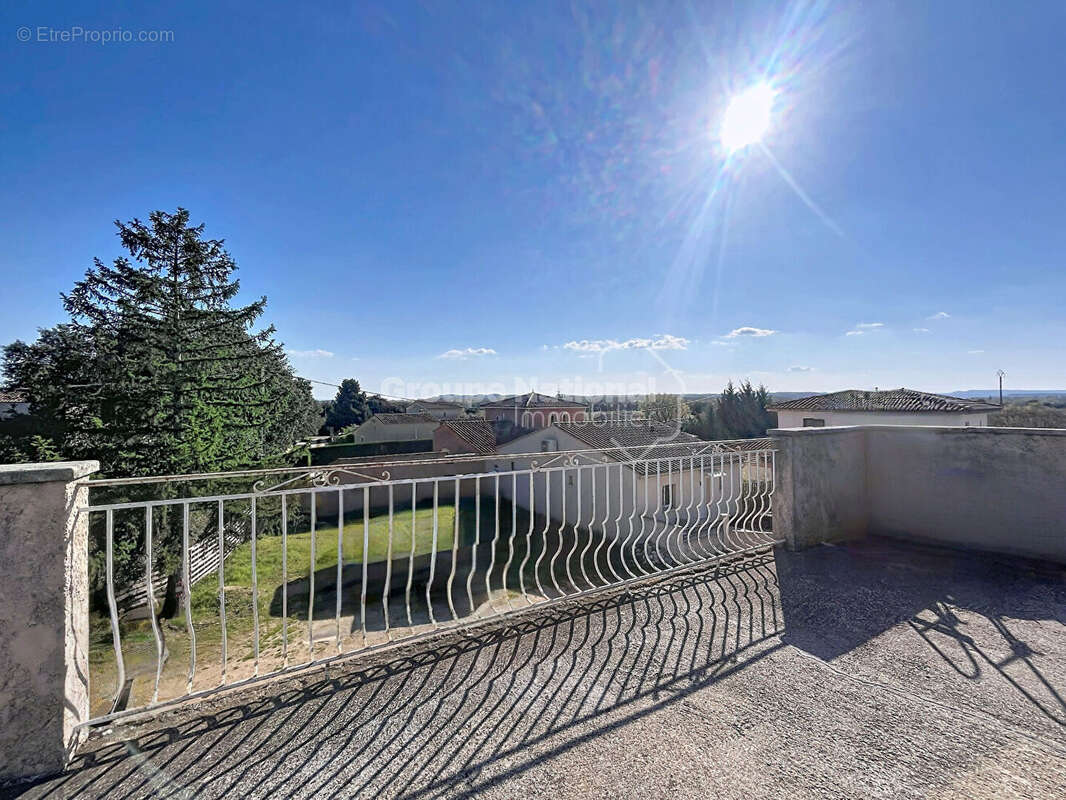 Châteauneuf-du-Pape  : Maison de 5 pièces (143 m²) avec terrasse de 240 m² et vue dégagée - photo 10