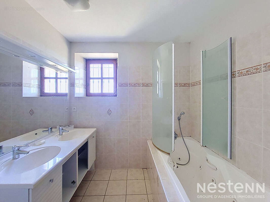 A Vendre Bâtisse en pierre de 209 m² en partie rénovée avec dépendances sur parcelle de plus de 1.2 ha - photo 8