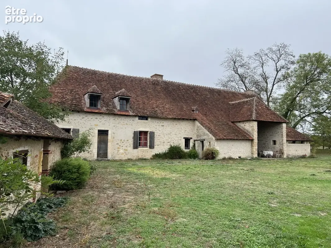 Sud Cher : pté 40 ha : grange réhabilitée, dépendances, étang, prairie, taillis - photo 1