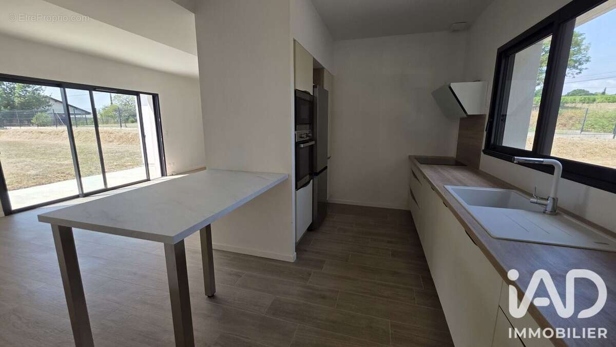 Maison 107 m² à Plassac  - photo 5