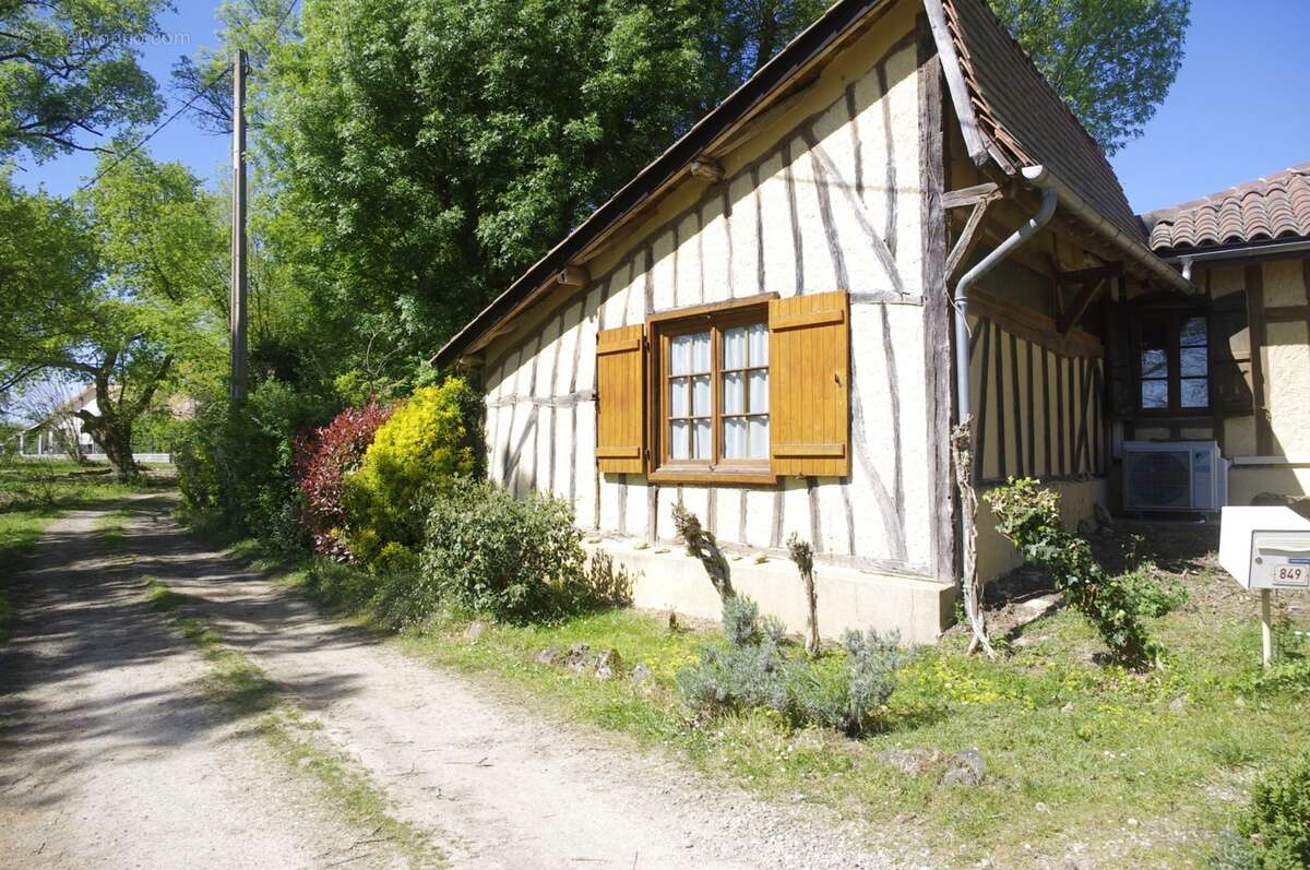 à VENDRE  proche Aignan  propriété de charme  sur 3646 m² de terrain avec piscine et Gîte séparé - photo 21