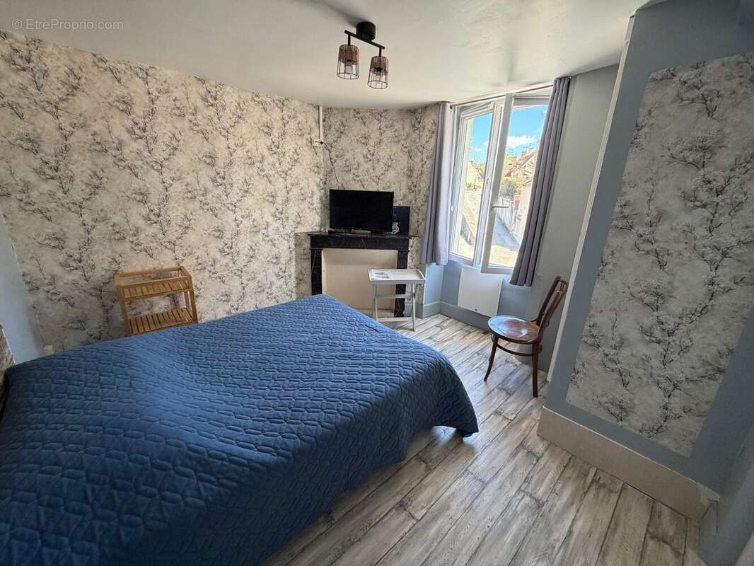 Appartement à AUTRY-LE-CHATEL