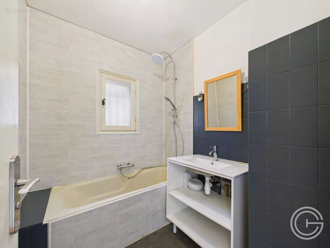 Maison à SAINT-LAURENT-DU-VAR