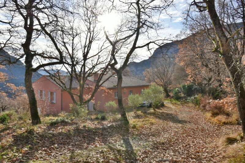 Maison à ENTREPIERRES