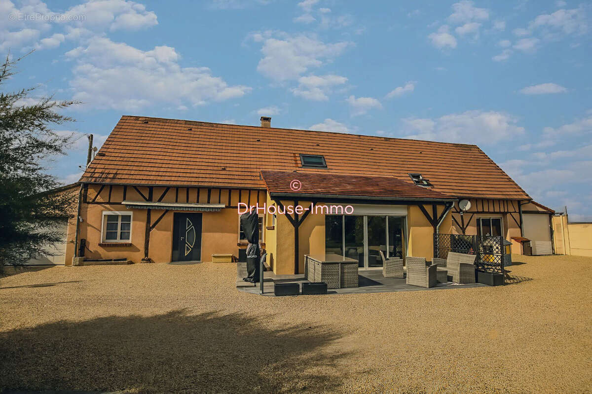 Maison à COURVILLE-SUR-EURE