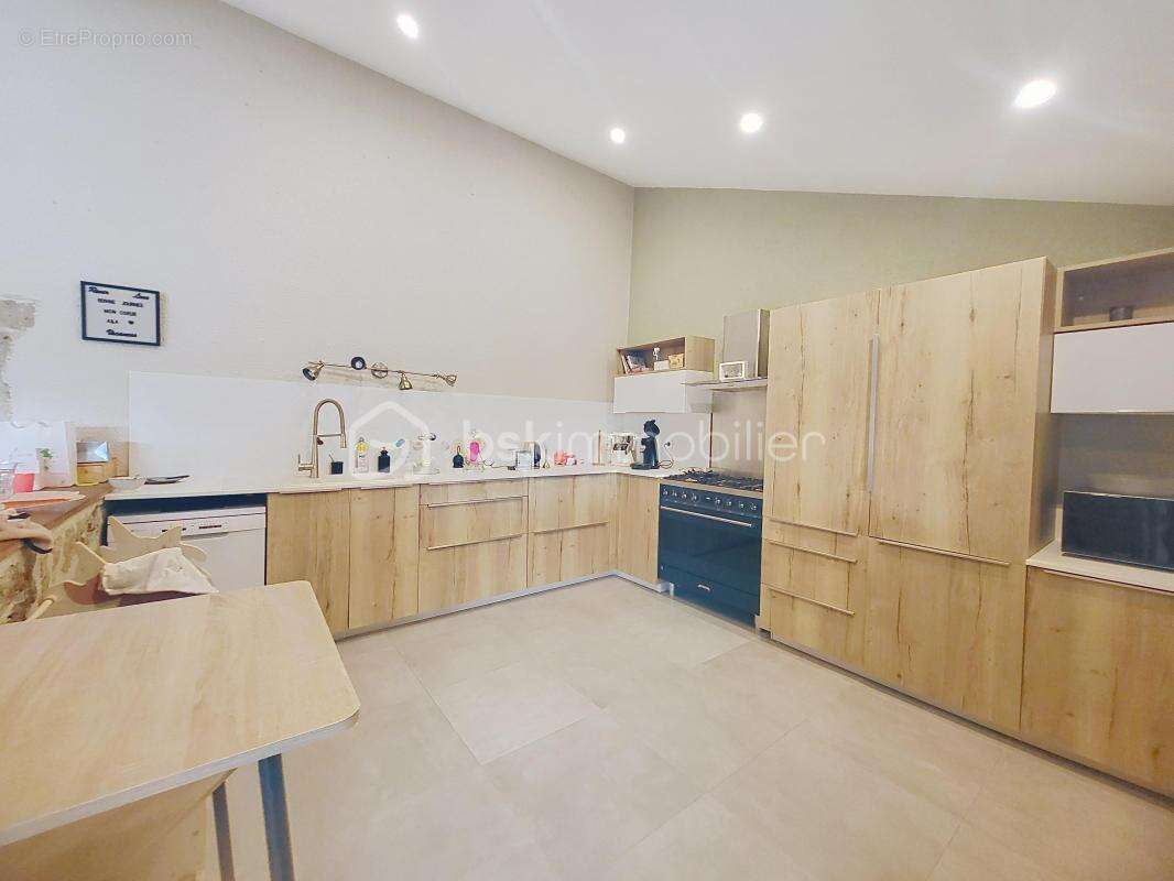 Maison en pierre- 4 chambres-jardin-piscine-garage - photo 11