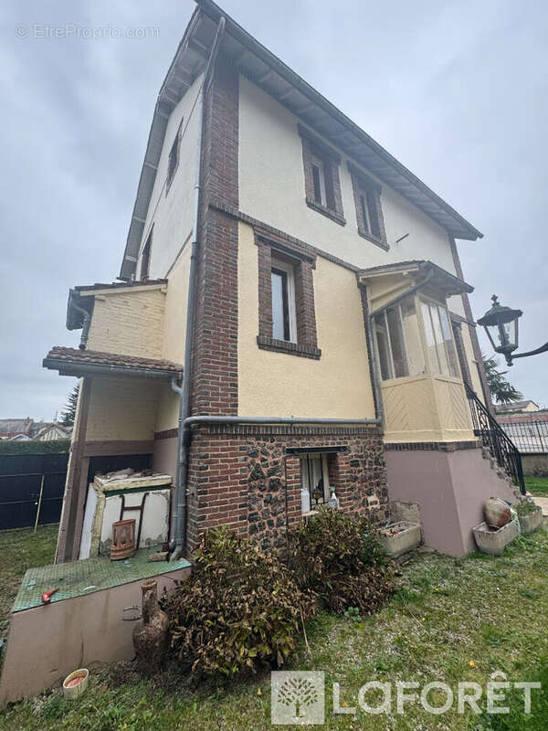 Maison à SAINTE-GAUBURGE-SAINTE-COLOMBE
