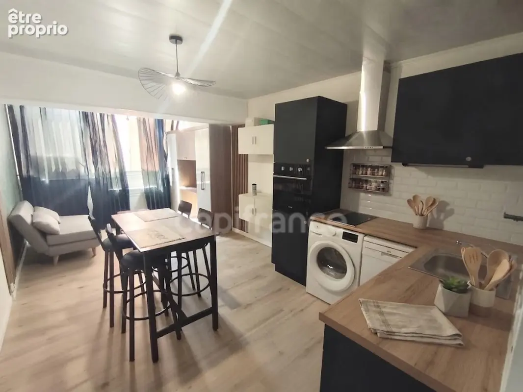  **Le Cap d’Agde comme on l’aime !**  Un appartement entièrement rénové, climatisé, avec piscine et parking, à proximité de la m - photo 2