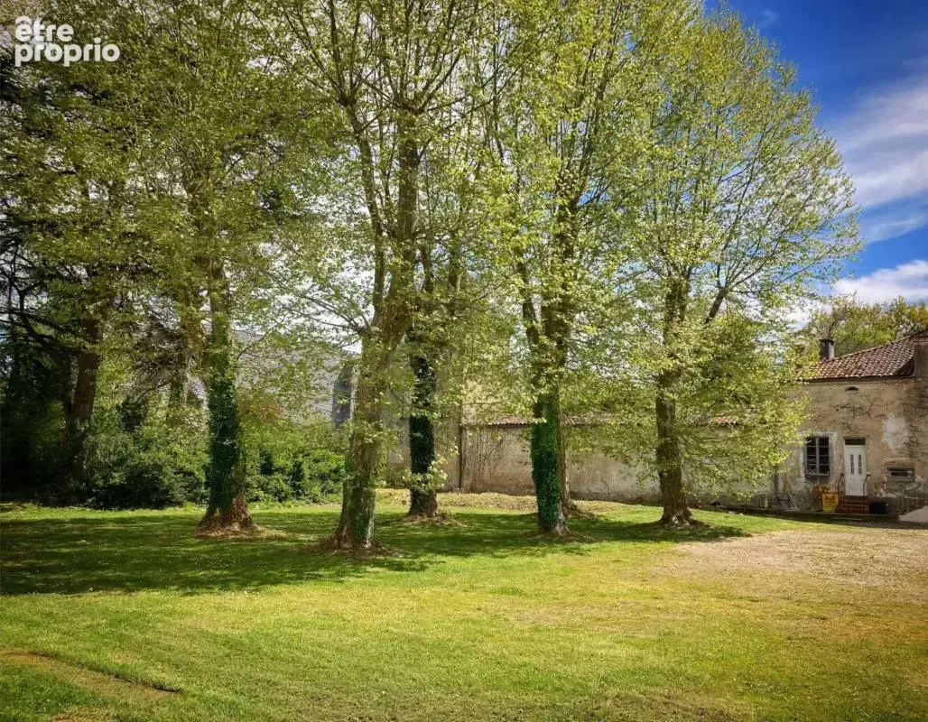 Vente Domaine - Ensemble immobilier du XIXe de 2 bâtiments avec tours, idéal gîtes et chambres d'hôtes - photo 14