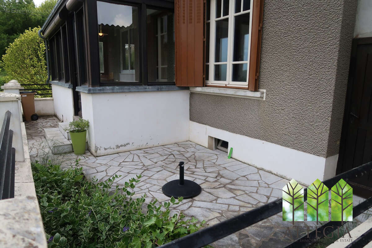 Maison 100 m² à Moutier-Malcard  - photo 5