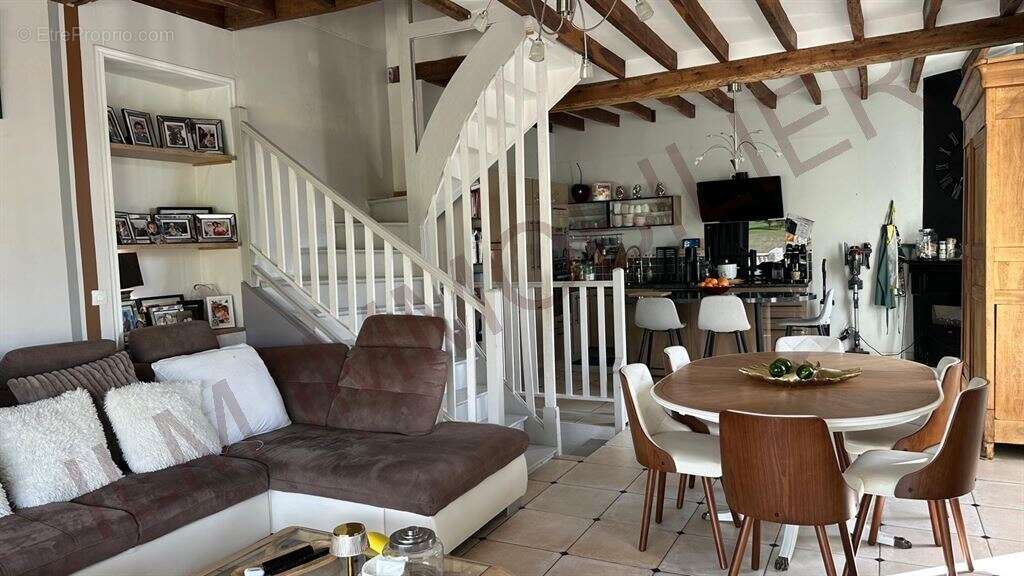 Maison à SAINT-BRIS-LE-VINEUX