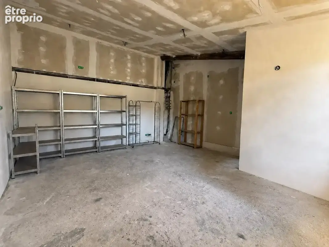 Atelier avec autorisation de logement pour l’exploitant – sainte-anastasie-sur-issole – 160 000 € - photo 3