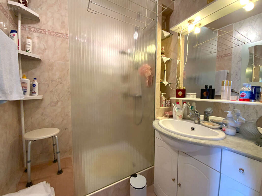 A deux pas du centre, appartment t4 traversant de 74m² - photo 9