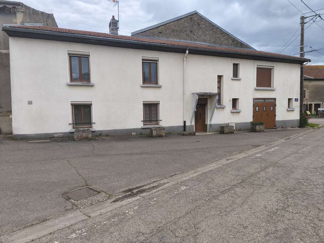 Maison à VELAINE-SOUS-AMANCE