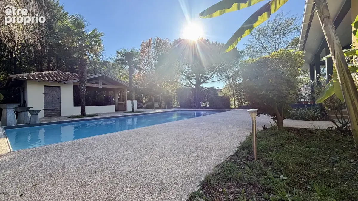 Maison T6 de 175 m² avec piscine plein sud, pool house et jacuzzi sur un terrain de 3 500 m² - photo 5