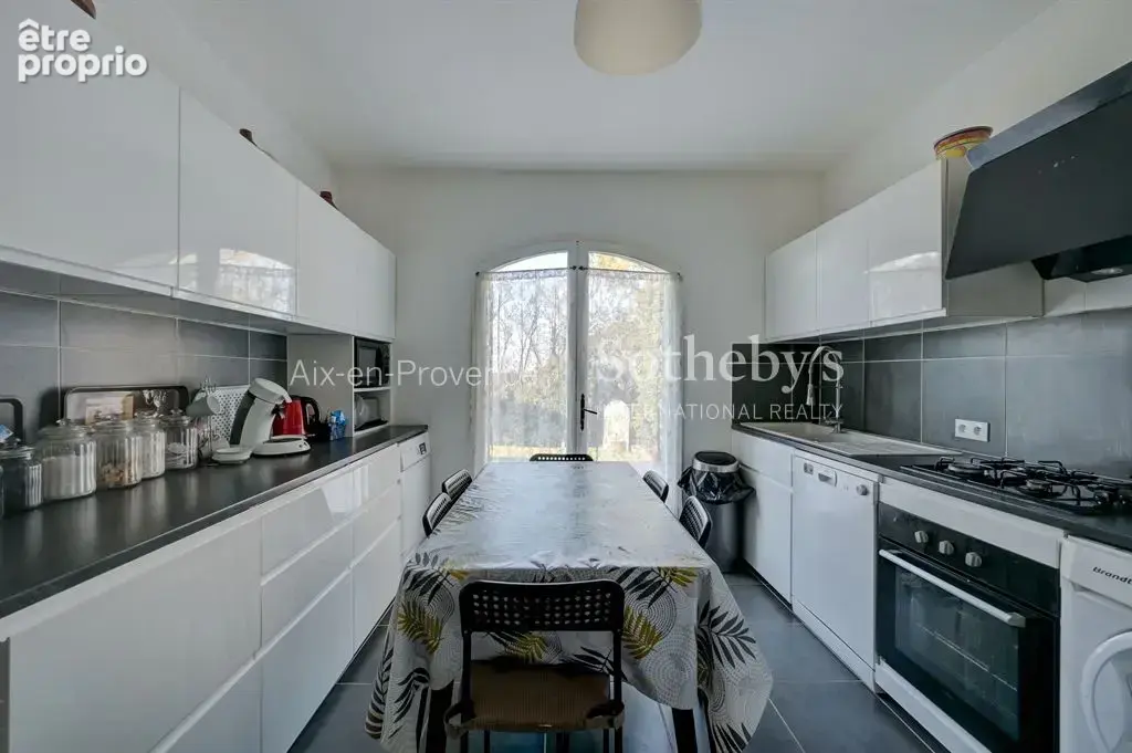Bastide avec 2 dépendances - photo 9