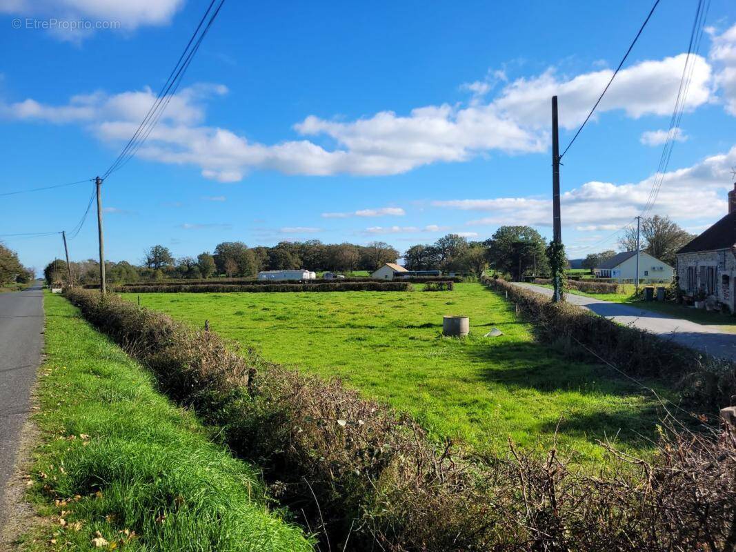 Terrain à SAINT-SAUVIER
