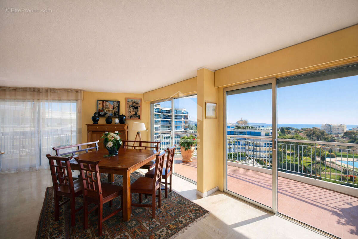 Appartement à MANDELIEU-LA-NAPOULE
