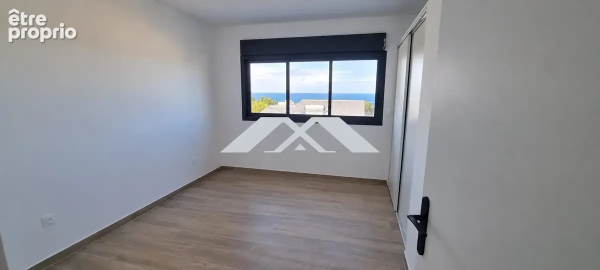 Maison 4 pièces 120 m² à vendre à Saint-Pierre (97410) - photo 8