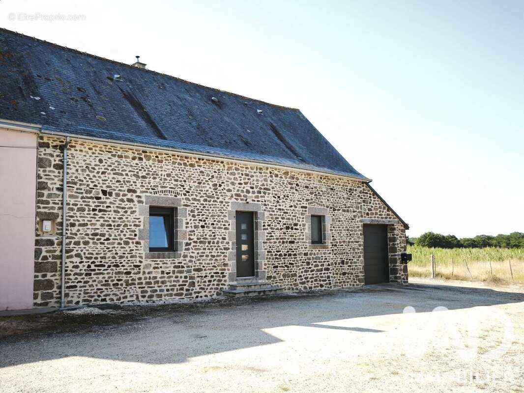 Maison 146 m² à Saint-Fraimbault-De-Prieres  - photo 3