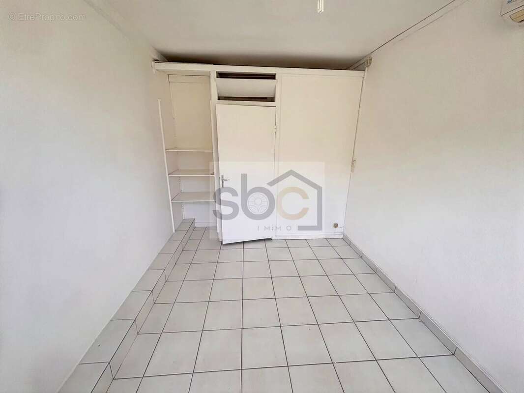 Cayenne centre – Local professionnel climatisé 28 m² – Idéal profession libérale ou bureau - photo 2