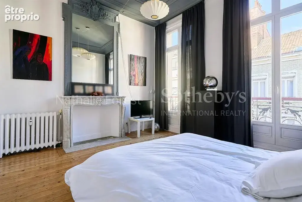 Exclusivité . Lille Sébastopol , splendide appartement type 5 entièrement rénové . Cave . parking . - photo 17
