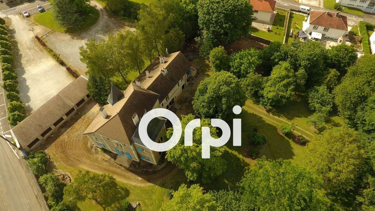 Château d'exception à Manois – Un joyau chargé d'histoire au cœur d'un parc de 8 936 m² - photo 16