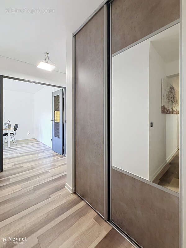 Appartement à SAINT-GENIS-LAVAL