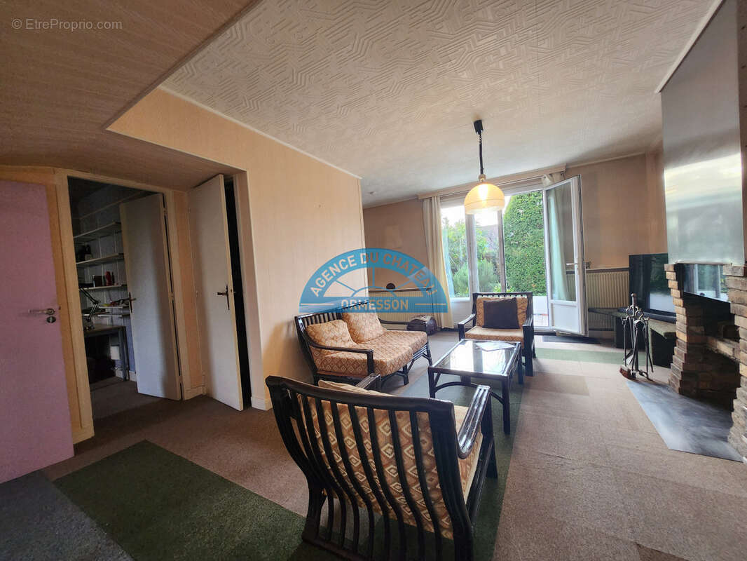 Maison à CHENNEVIERES-SUR-MARNE