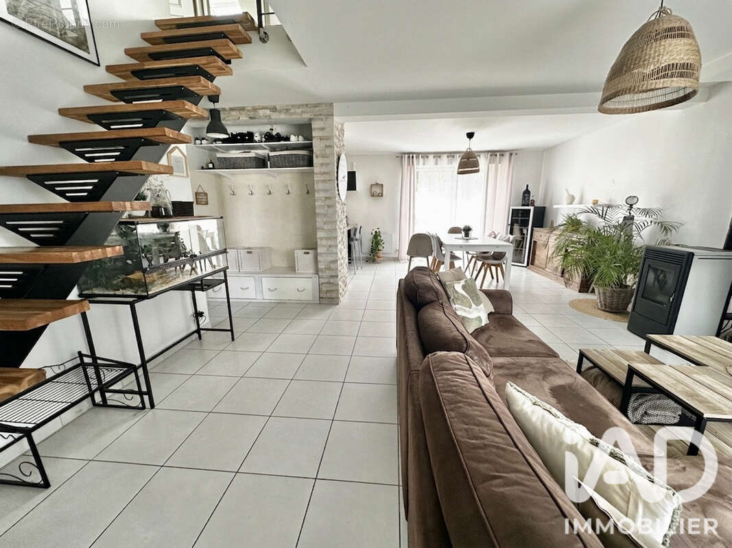 Maison 96 m² à Sideville  - photo 7