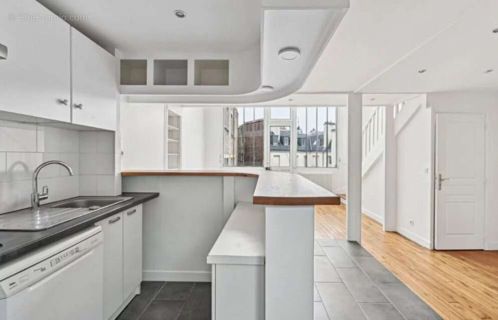 Appartement à PARIS-16E