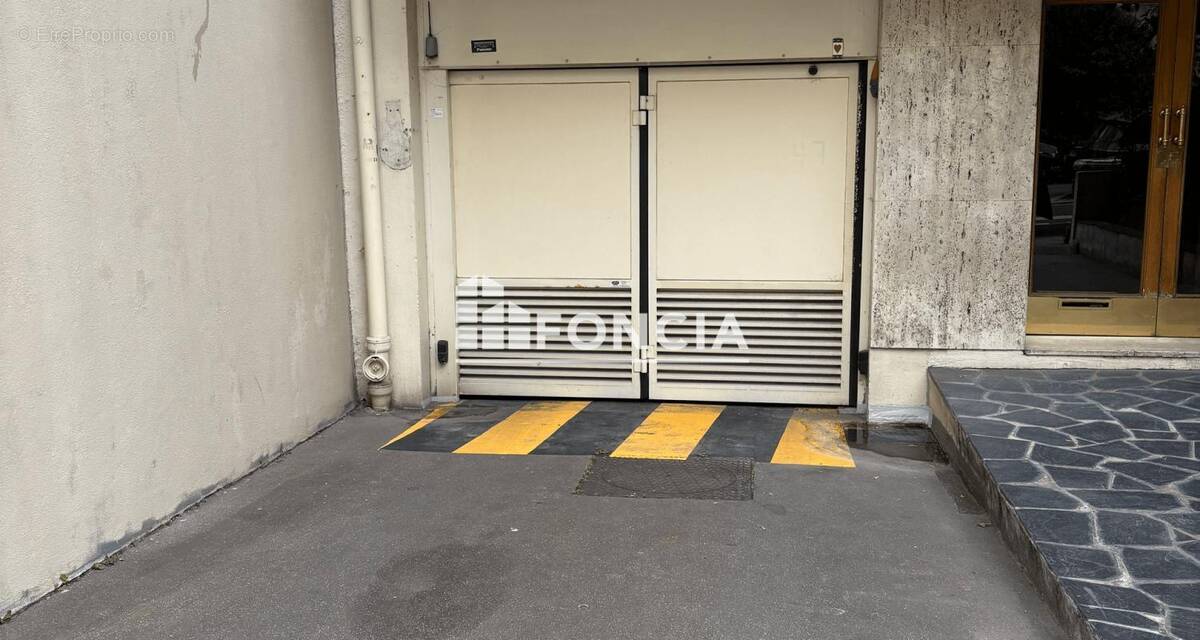 Parking à PARIS-13E