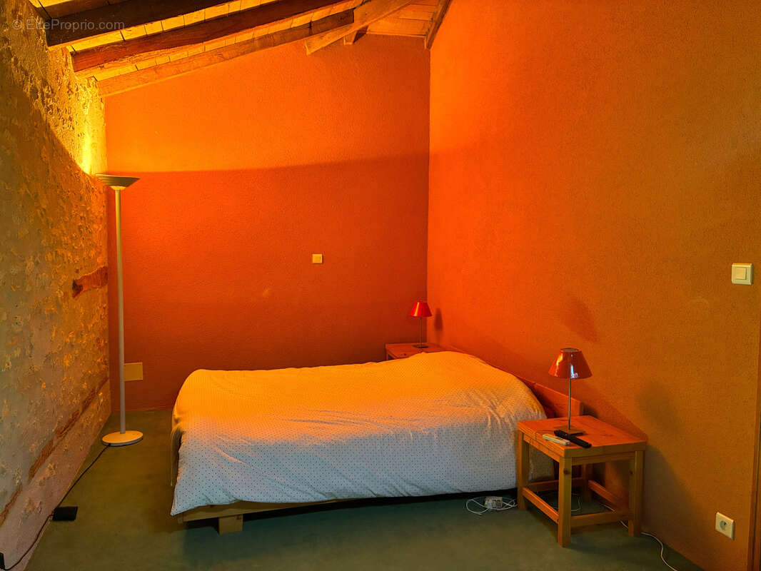 Maison à CASTELNAU-MONTRATIER