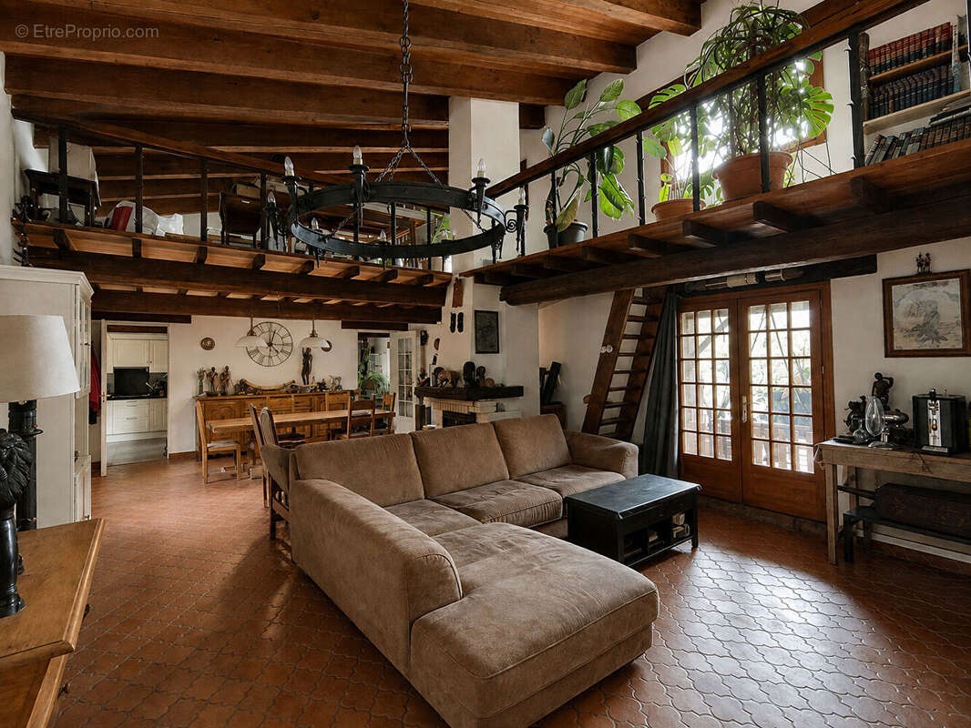 NEOULES Maison à vendre T9 de 320 m² sur 2190m² de terrain avec piscine et garage. - photo 3