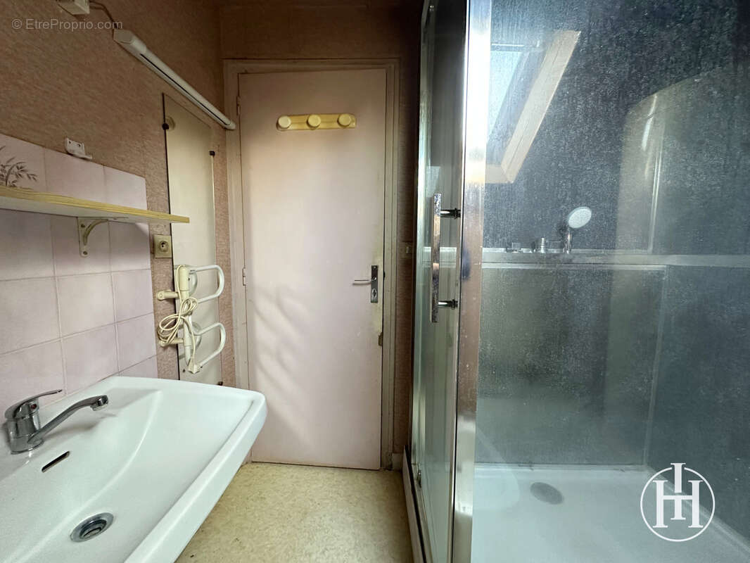 Maison à MONTLEVICQ