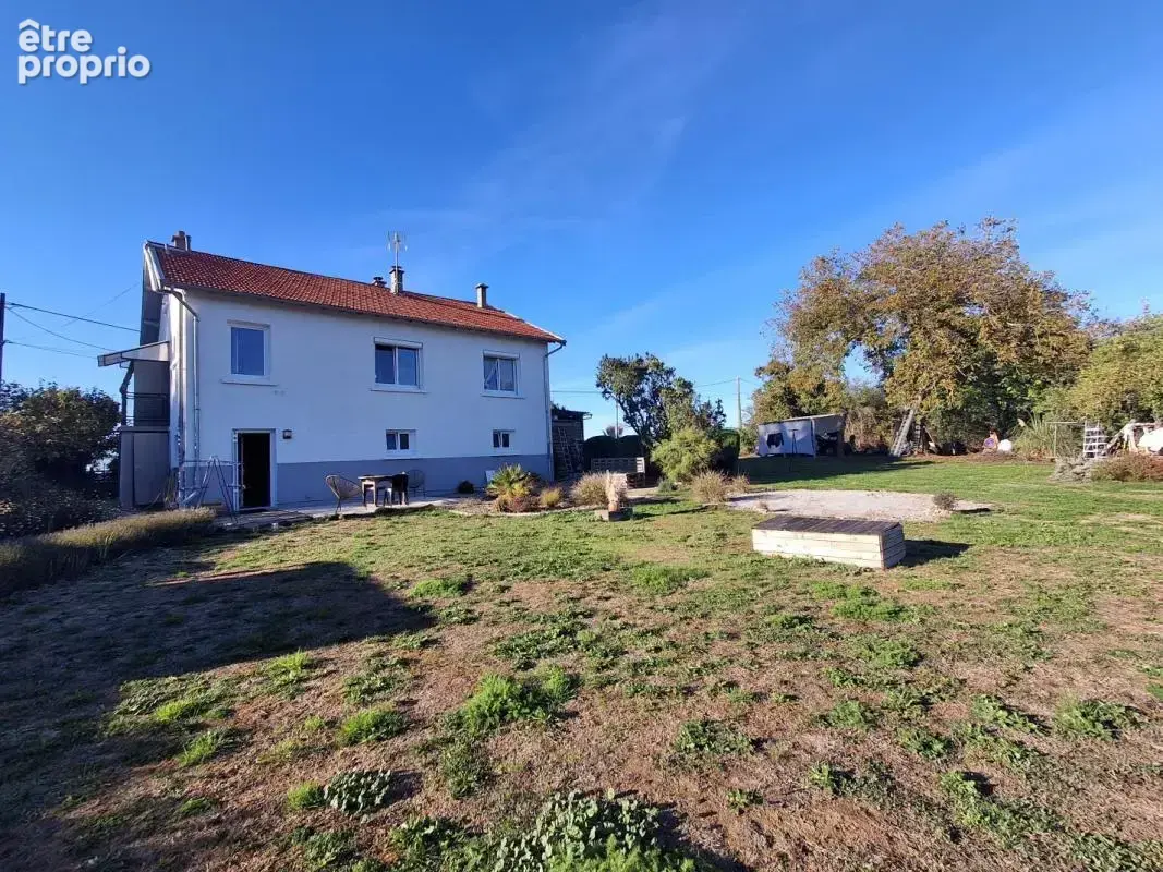 Maison à SAINT-LEONARD-DE-NOBLAT