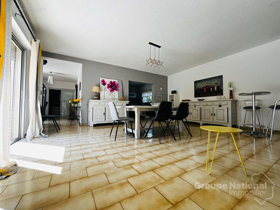 Maison 182 m2 -  4 chambres sur 3500m2 de terrain avec piscine - photo 8