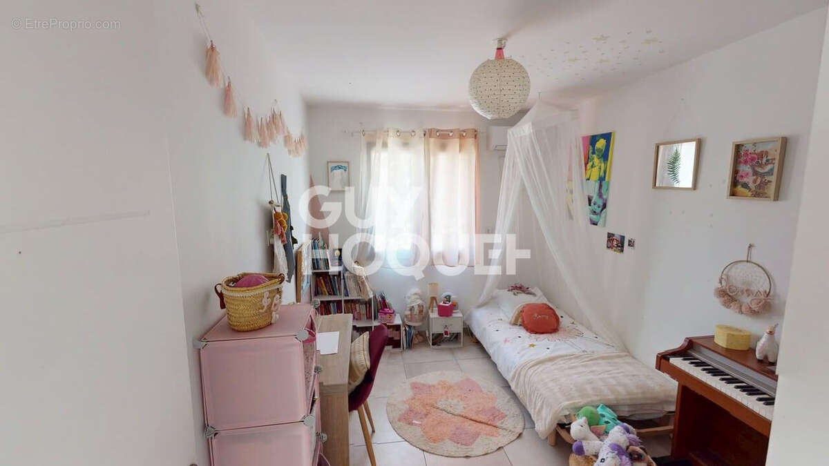 PEZILLA LA RIVIERE, Maison 3 faces de plain pied, 3 chambres avec garage et jardin. - photo 12