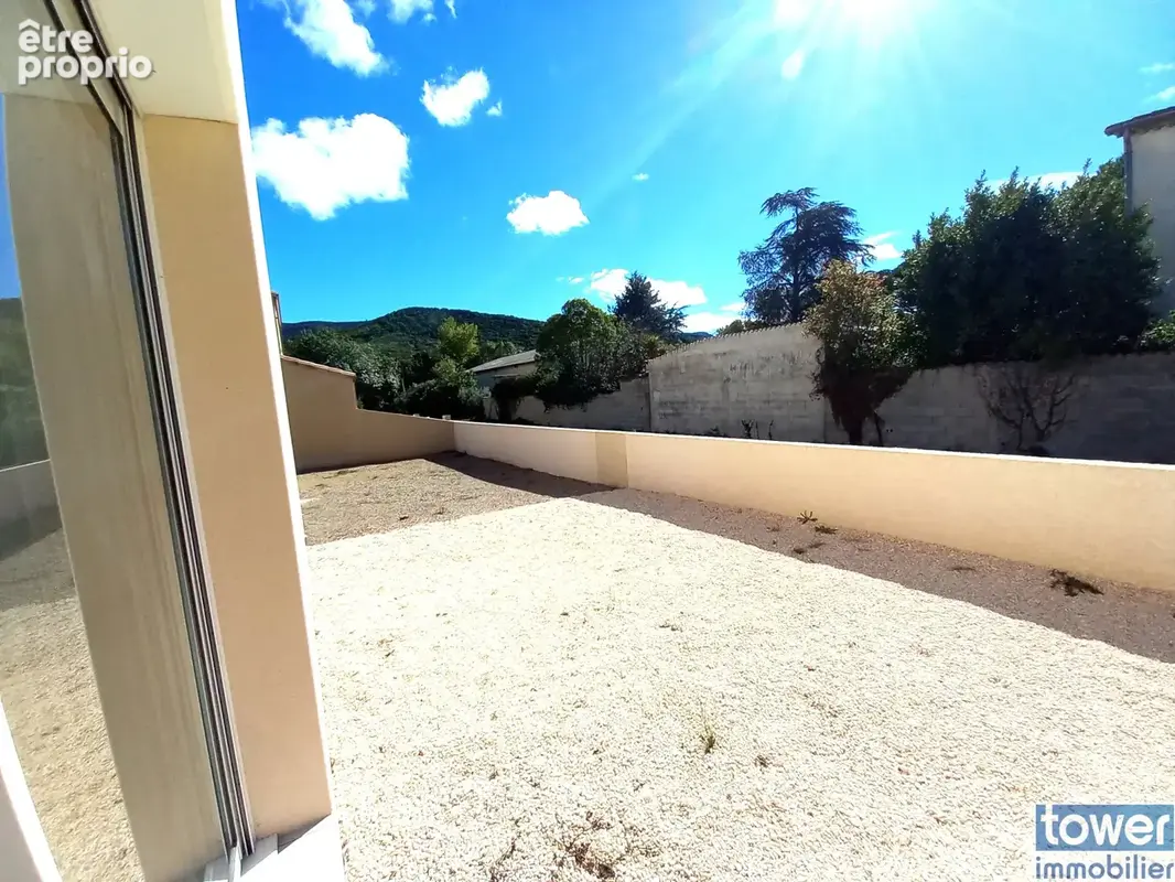 Maison neuve T4   98 m2 de confort, vue dégagée, calme et proximité du centre ville - photo 4