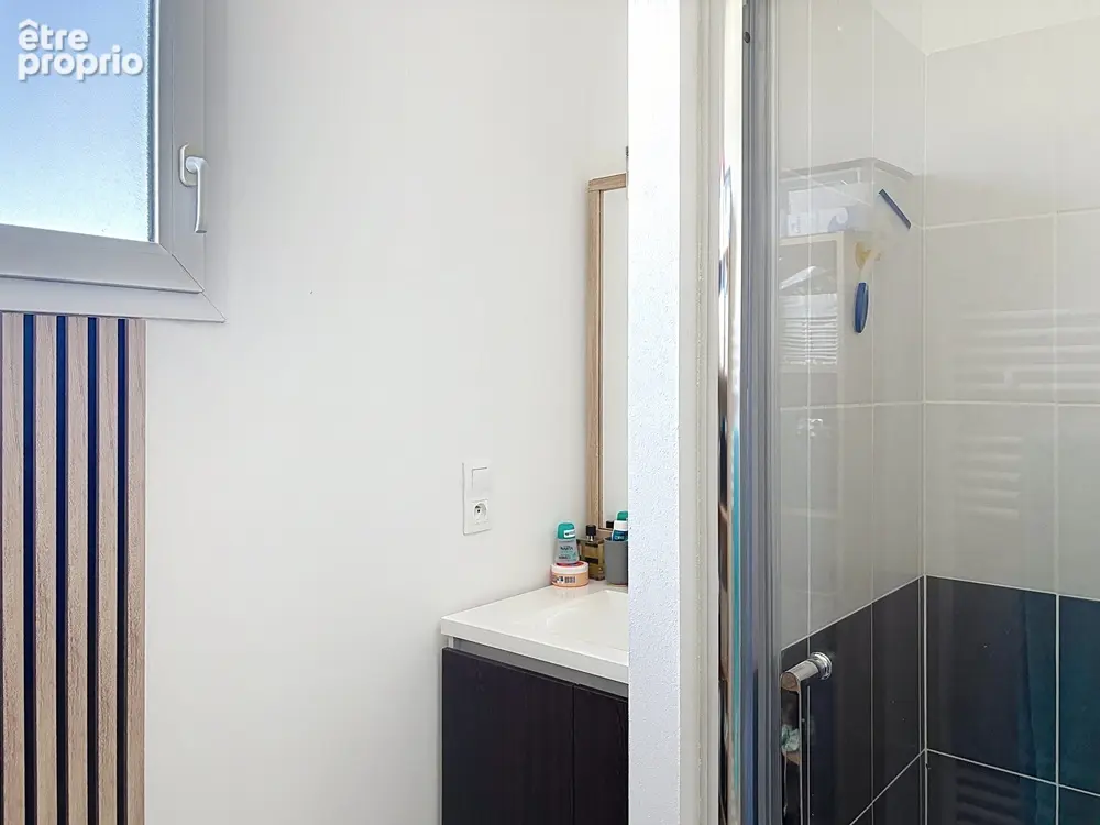 Maison de plain-pied 2015 - 3 chambres - Piscine - Garage - Quartier résidentiel - Centre village - photo 8