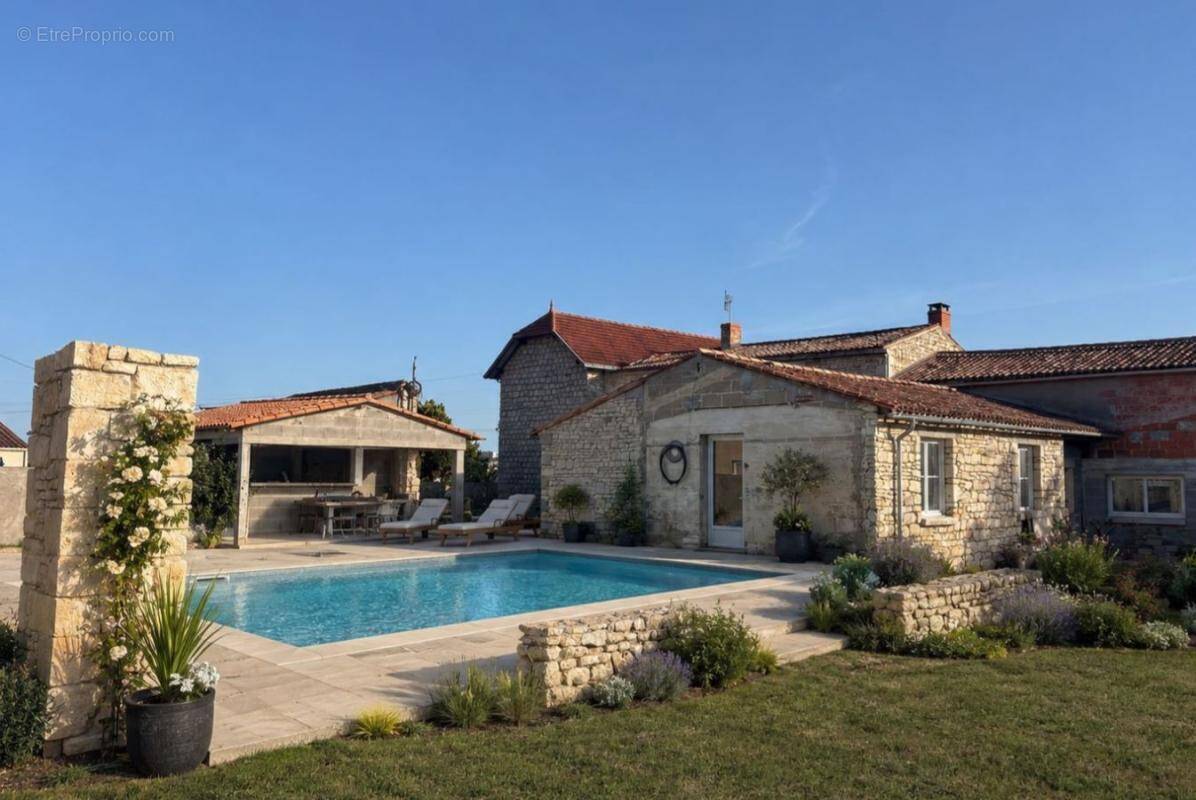 Maison à FONTENAY-LE-COMTE