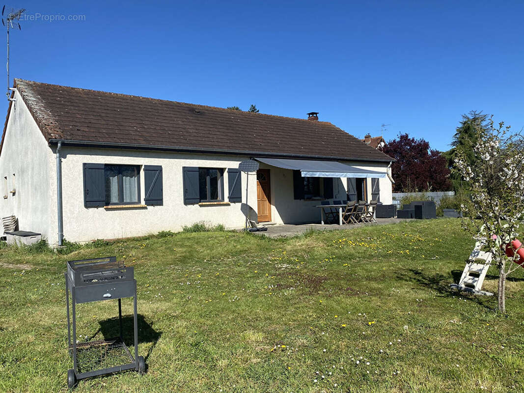 Maison à LA CELLE-SAINT-CYR
