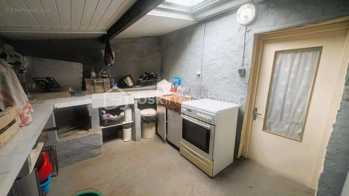 Maison à CHAMPDENIERS-SAINT-DENIS