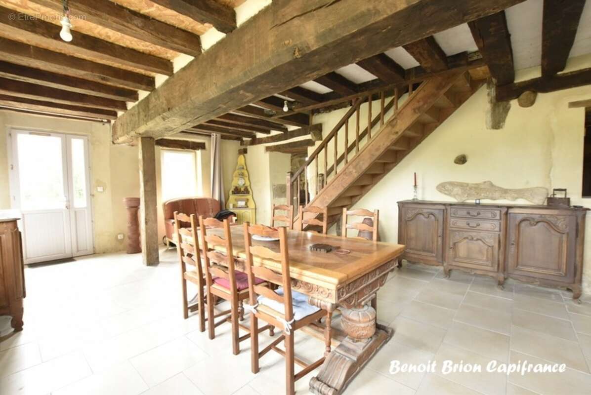 À vendre – Demeure historique en pierre d'environ 260 m² sur 2 hectares – Lapenty (50), à proximité de Saint-Hilaire-du-Harcouët - photo 6