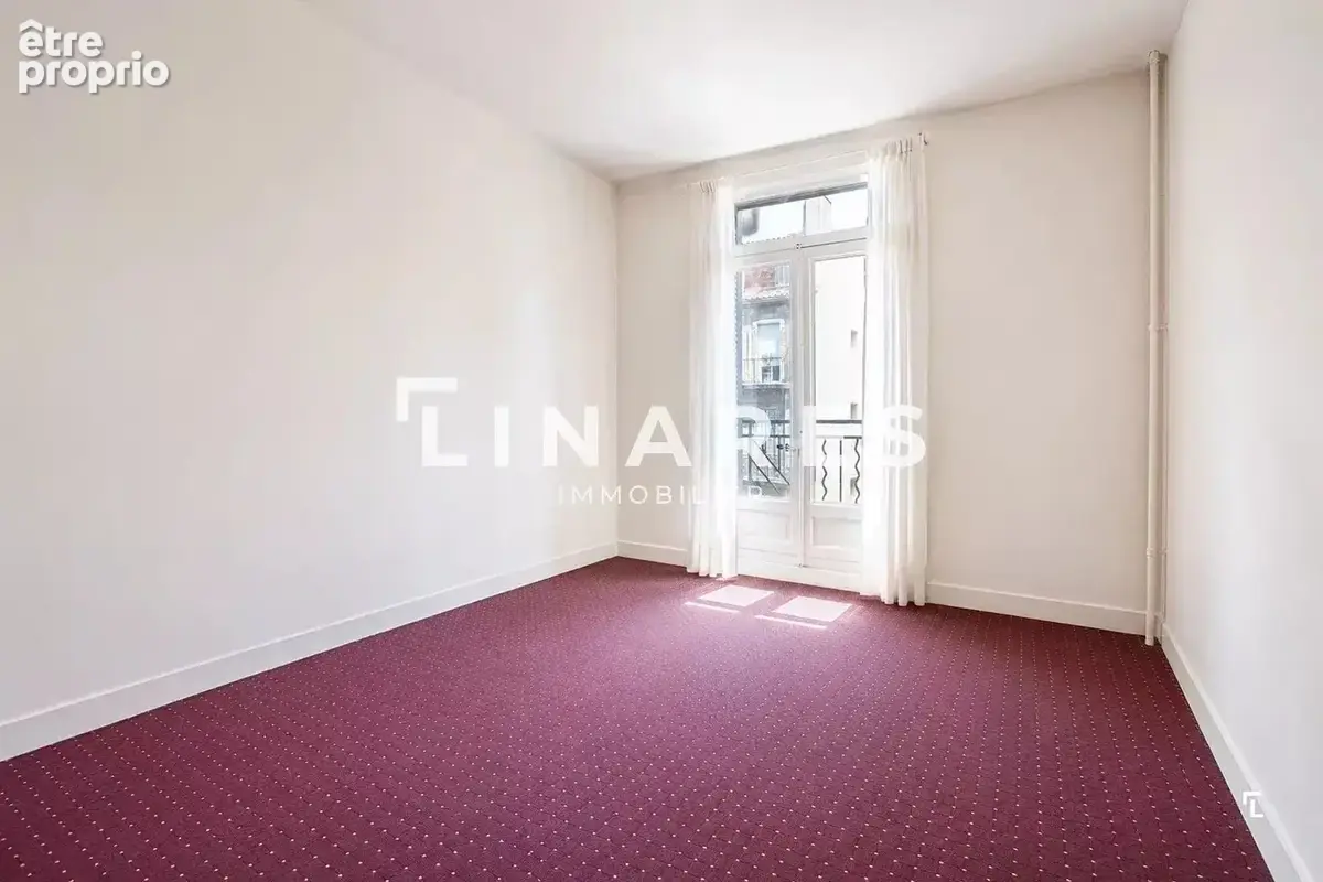 CENTRAL PARADIS - Appartement T4 de 158m2 - Balcon - Cave -  2 chambres de bonne - 13008 - photo 13