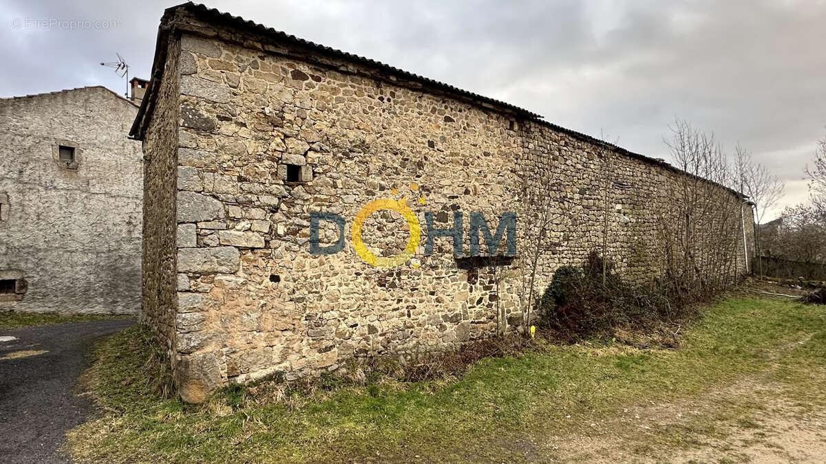 Parking à SAUGUES