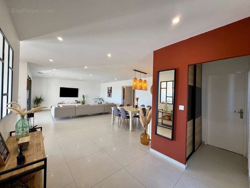 Maison à RIBAUTE-LES-TAVERNES